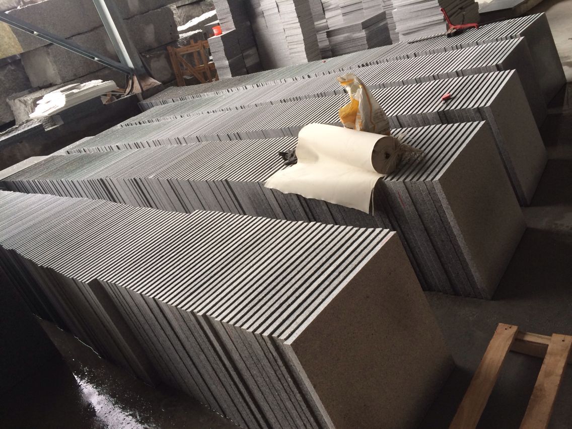 helehall keraamilised plaadid