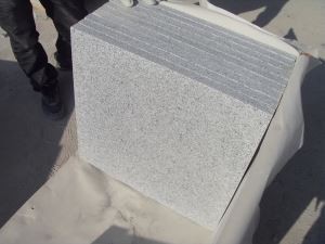 Valge halli graniidist sillutis