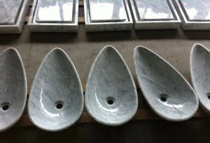 Pisaramarmorist valamu vannituba