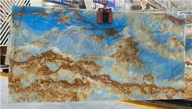 Taustvalgustusega sinine oonüksplaat